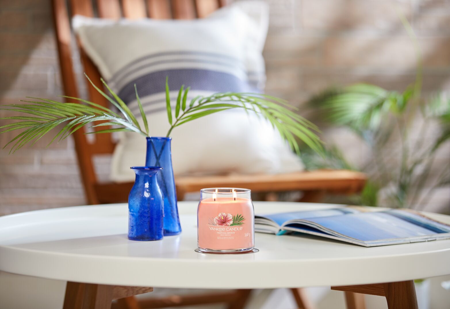 Tropical_Breeze_Medium-1 Tropical Breeze Signature Medium Jar 368g 2-Docht