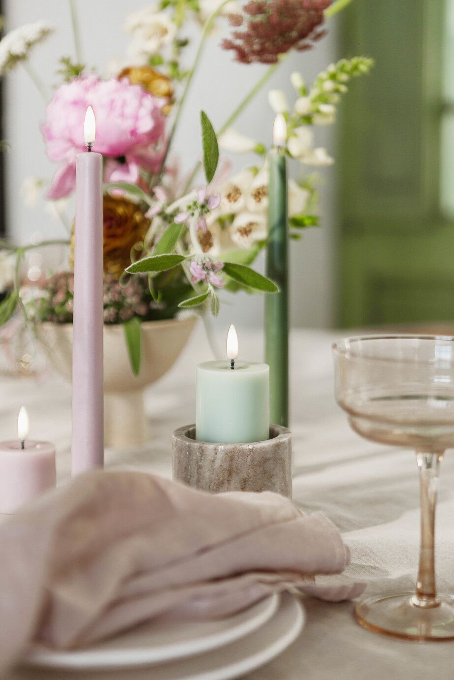 Uyuni-UL-PI-DGM0506-UL-PI-LLM0505-UL-30806-UL-TA-OG02325-2-UL-TA-LL02325-2 Uyuni LED Stumpenkerze 5 x 7,5cm melted light lavender