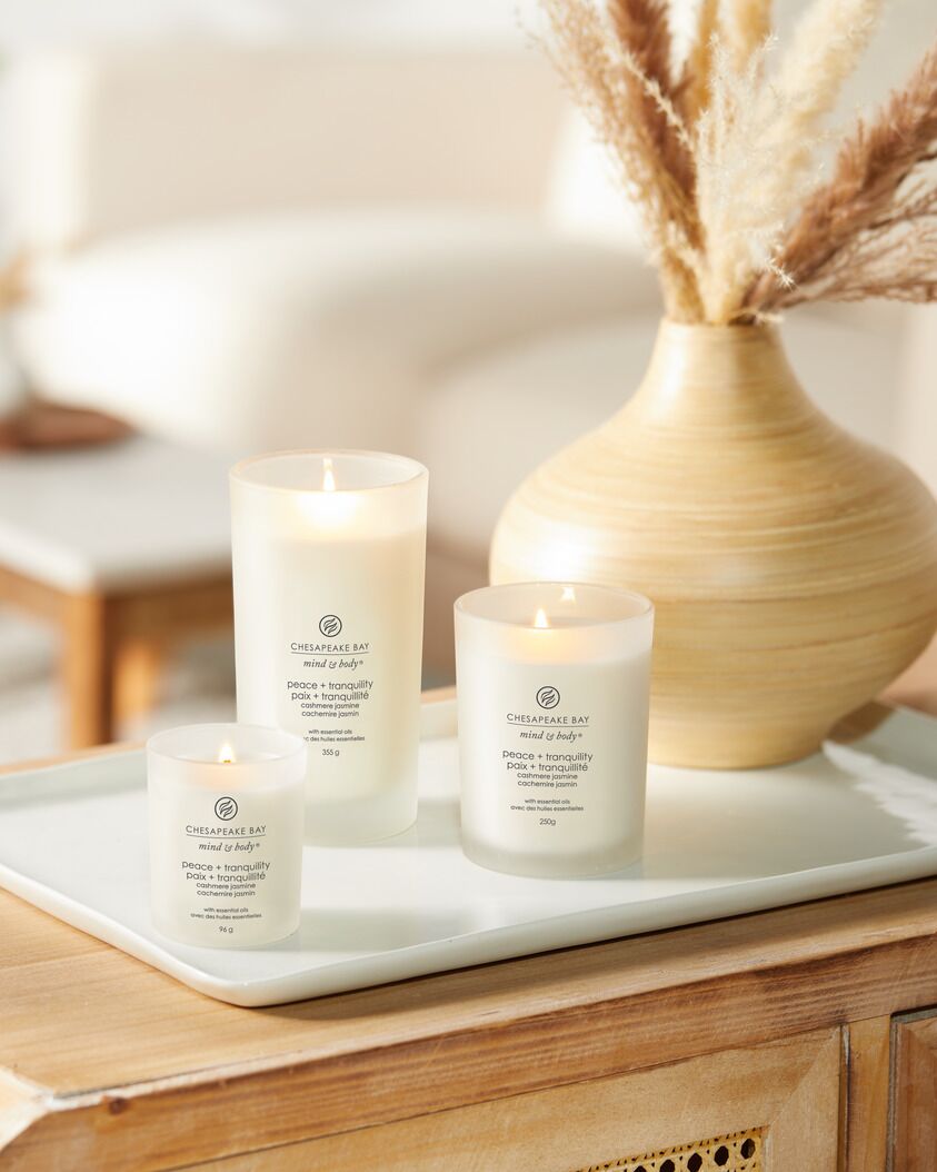 2222410660_012_EMEA Peace + Tranquility 312g 3-Docht