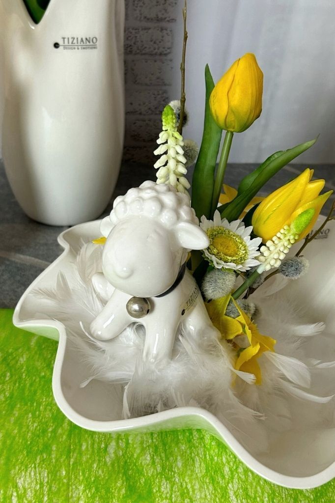 Lamm-Tonja-in-Schale Lamm Tonja mit Glöckchen 13cm cremeweiß