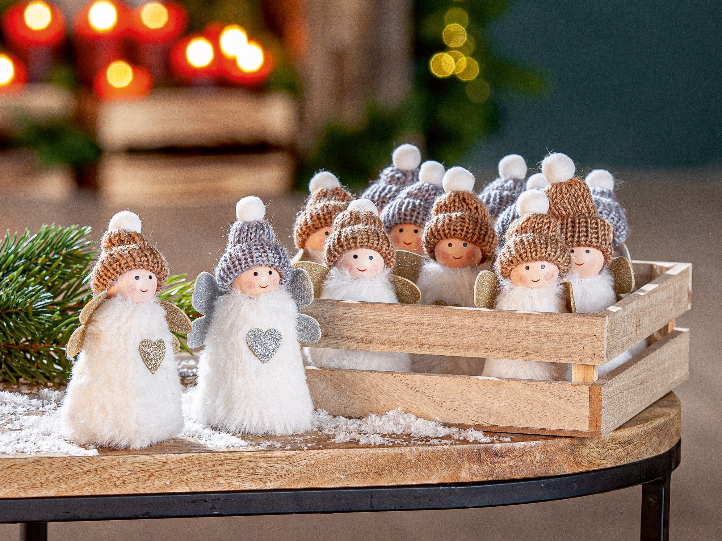 Dekofigur Engel Eli Herzmotiv gold Engel, Weihnachtsschmuck, Miniaturengel, Pullovermütze, Holzkiste