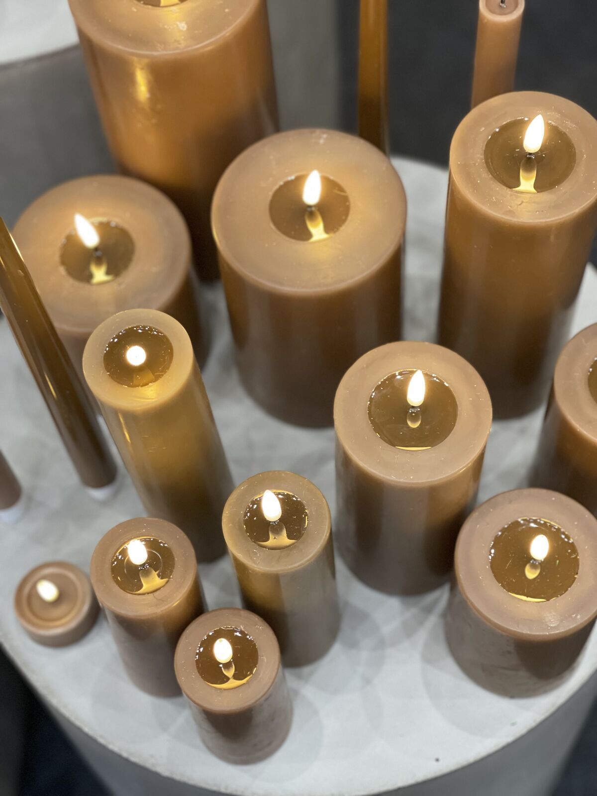 IMG_8318 Stumpenkerze LED karamell 10 x 15cm