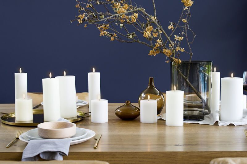 Pillar-Candles-nordic-white-dining-table-against-blue-wall-small Uyuni LED Stumpenkerze 5 x 4,5cm melted sandstone