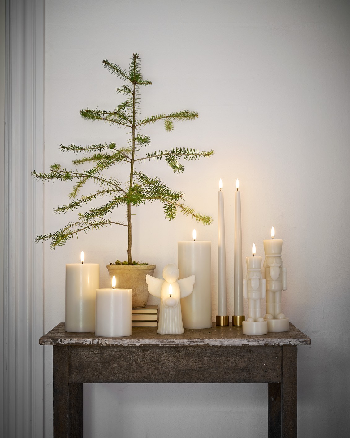 Uyuni LED Kerze Angel oyster grey 11x15,5cm