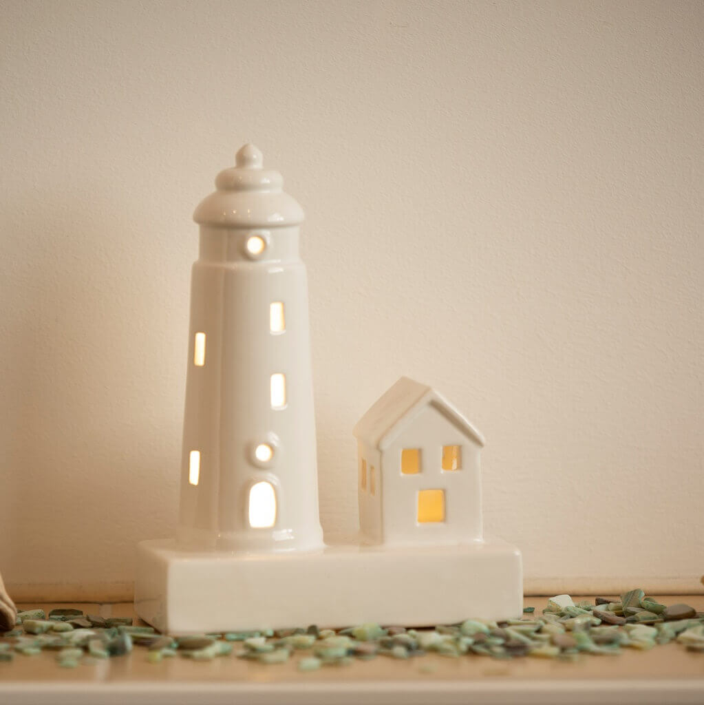 Leuchtturm & Haus auf Sockel 17cm