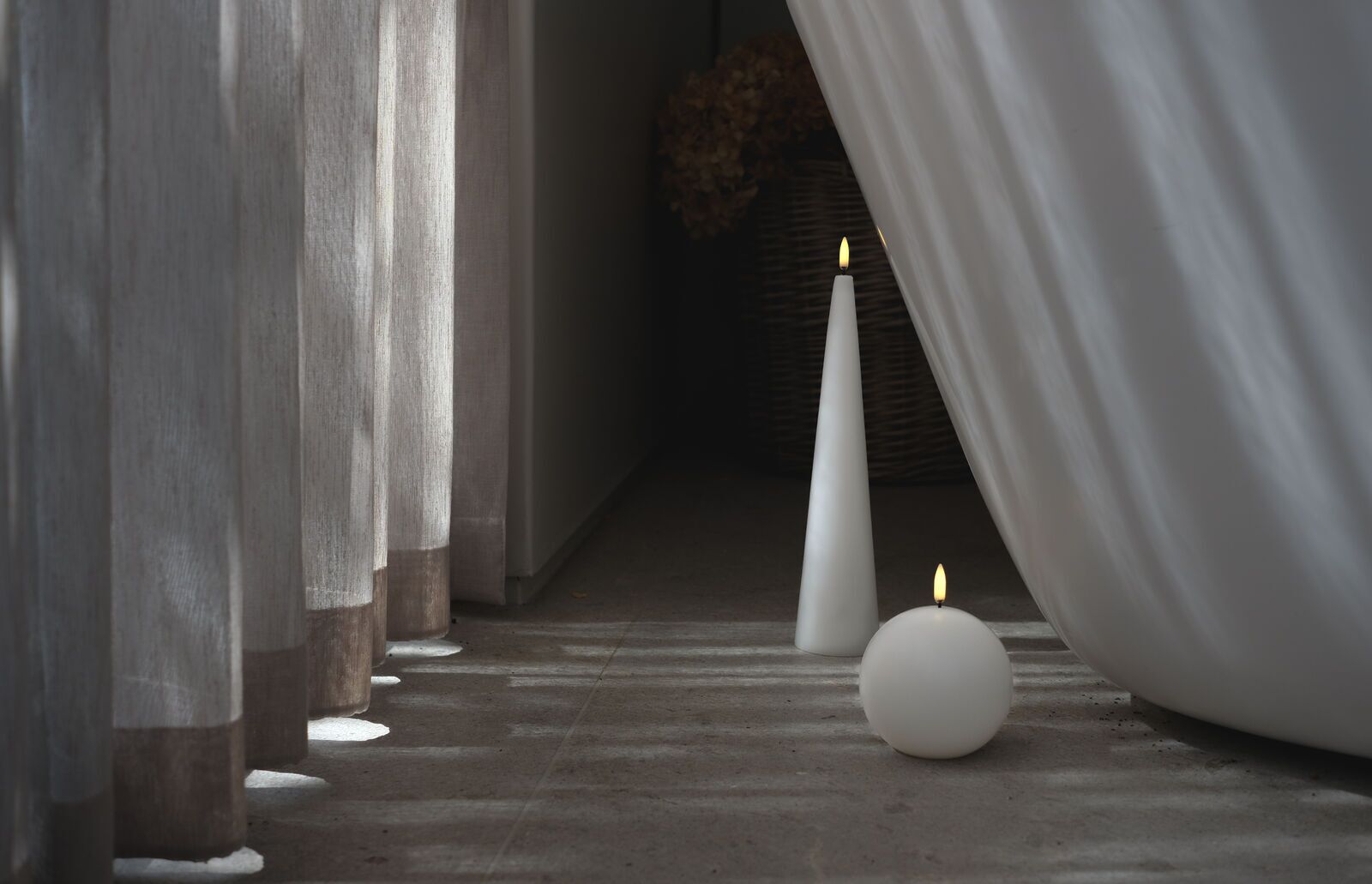 Cone-Candle-Round-Candle-medium Uyuni LED Cone Candle 21,5 cm nordic white
