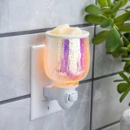 Iridescent Glow Duftlampe für die Steckdose von Candle Warmers