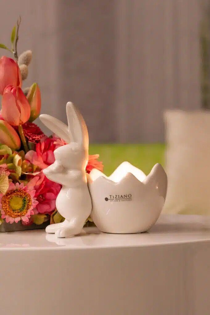 Hase Leona mit Teelicht-Ei stehend cremeweiß