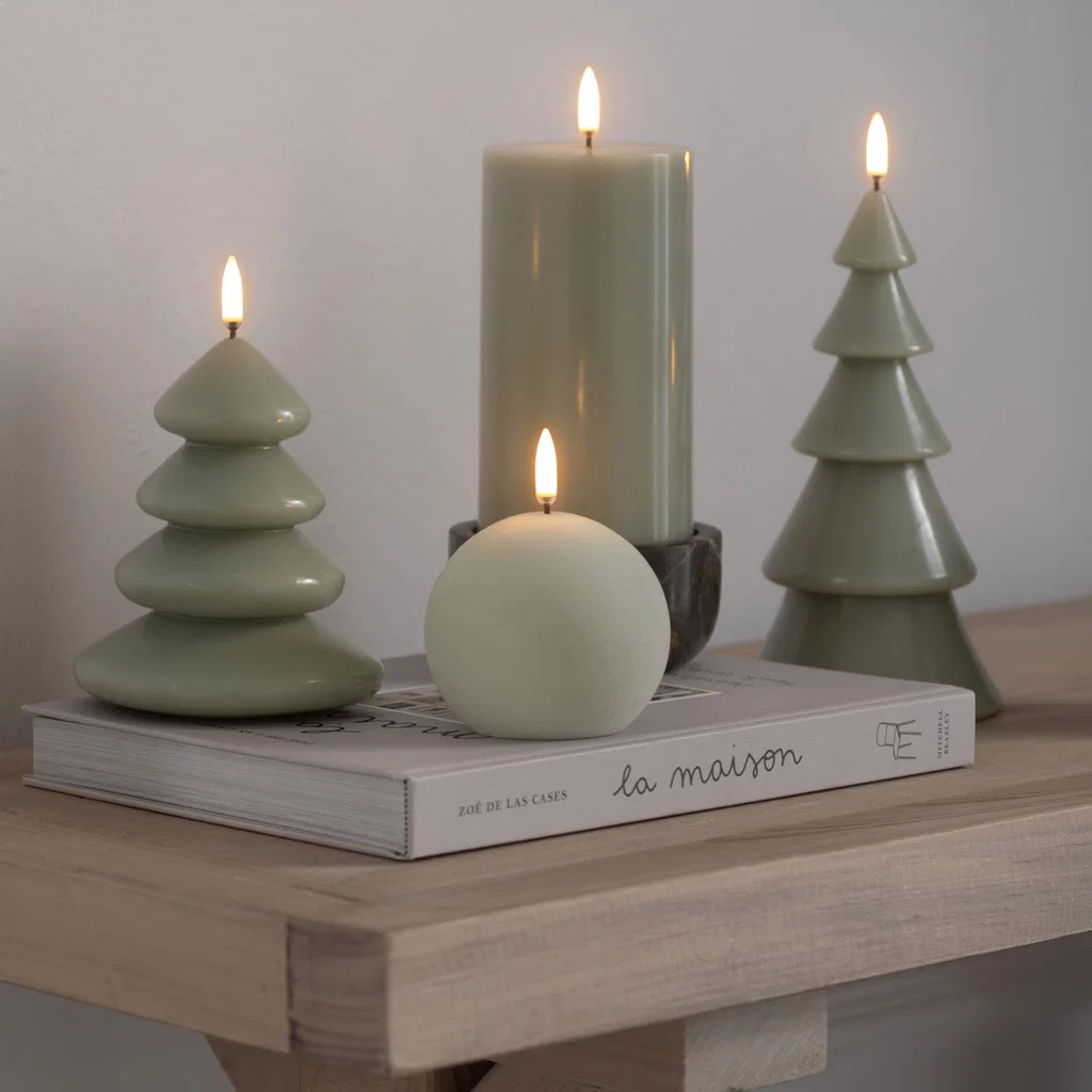 LED Kerze Christmas Tree in Salbeigrün, 10x20cm Kerzen, Kegeln, Dekokerzen, Deko-Objekt, Buchunterlage
