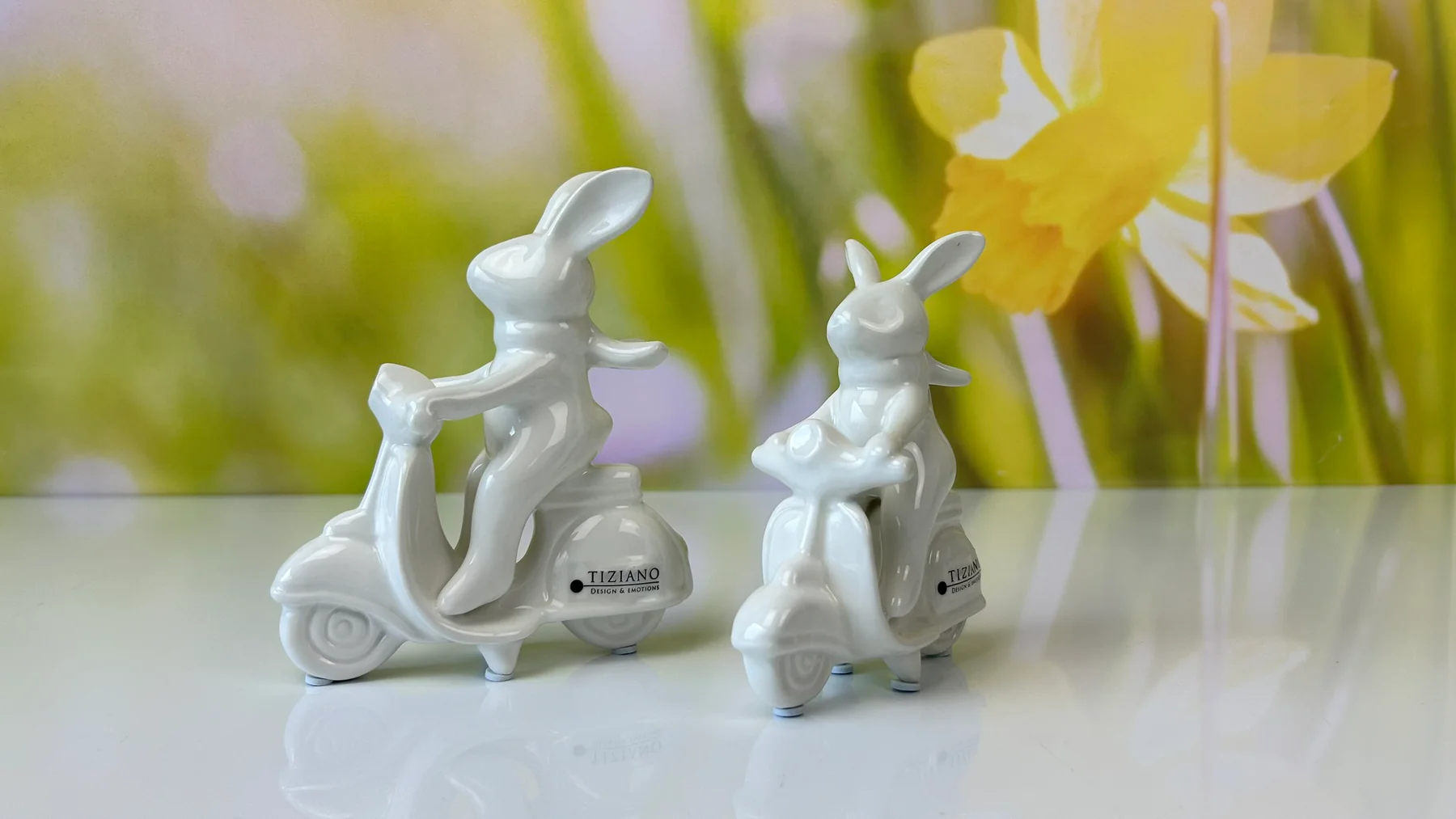 Hase Vespino auf Vespa 13cm cremeweiß