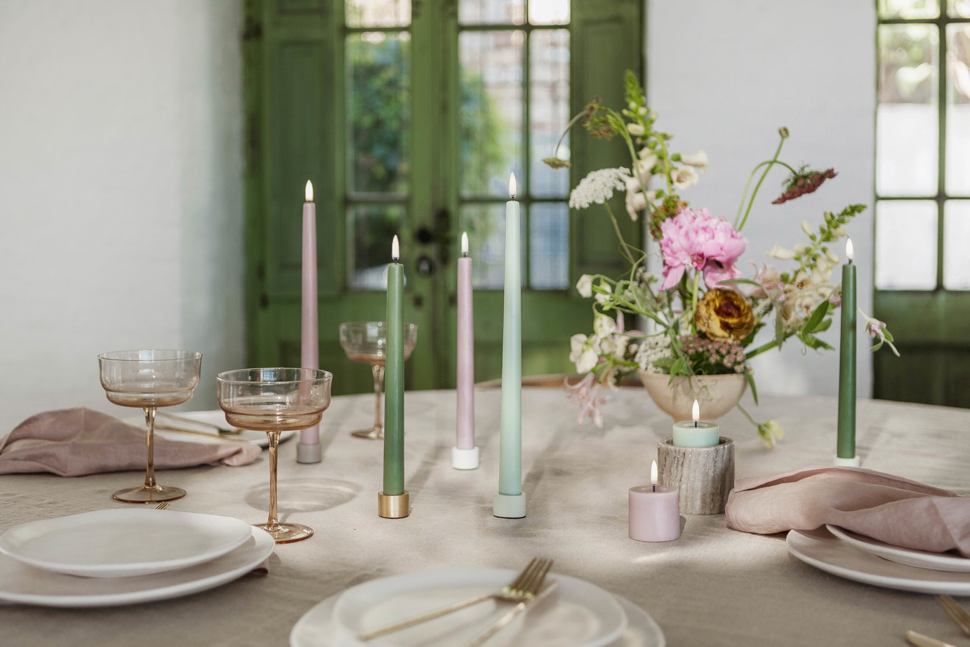 Uyuni Tafelkerzenhalter Light matte brass 2 Stück Uyuni Tafelkerzenhalter Light matte brass 2 Stück