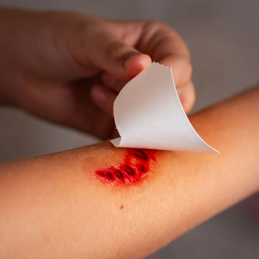 Legami CREEPY TATTOOS Abziehtattoos Scar 21x14cm blutige Wunde, Wunde, Bandage, Klebeblatt, Wundversorgung