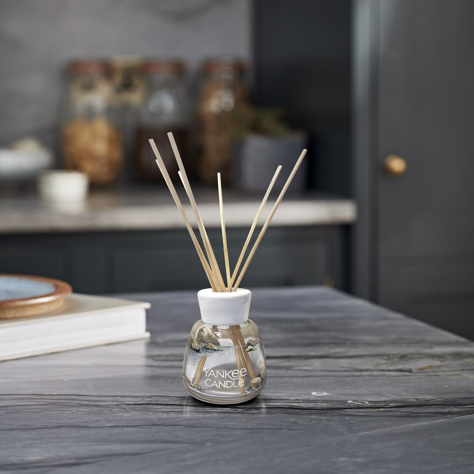 Amber & Sandalwood Signature Reed Diffuser 100ml