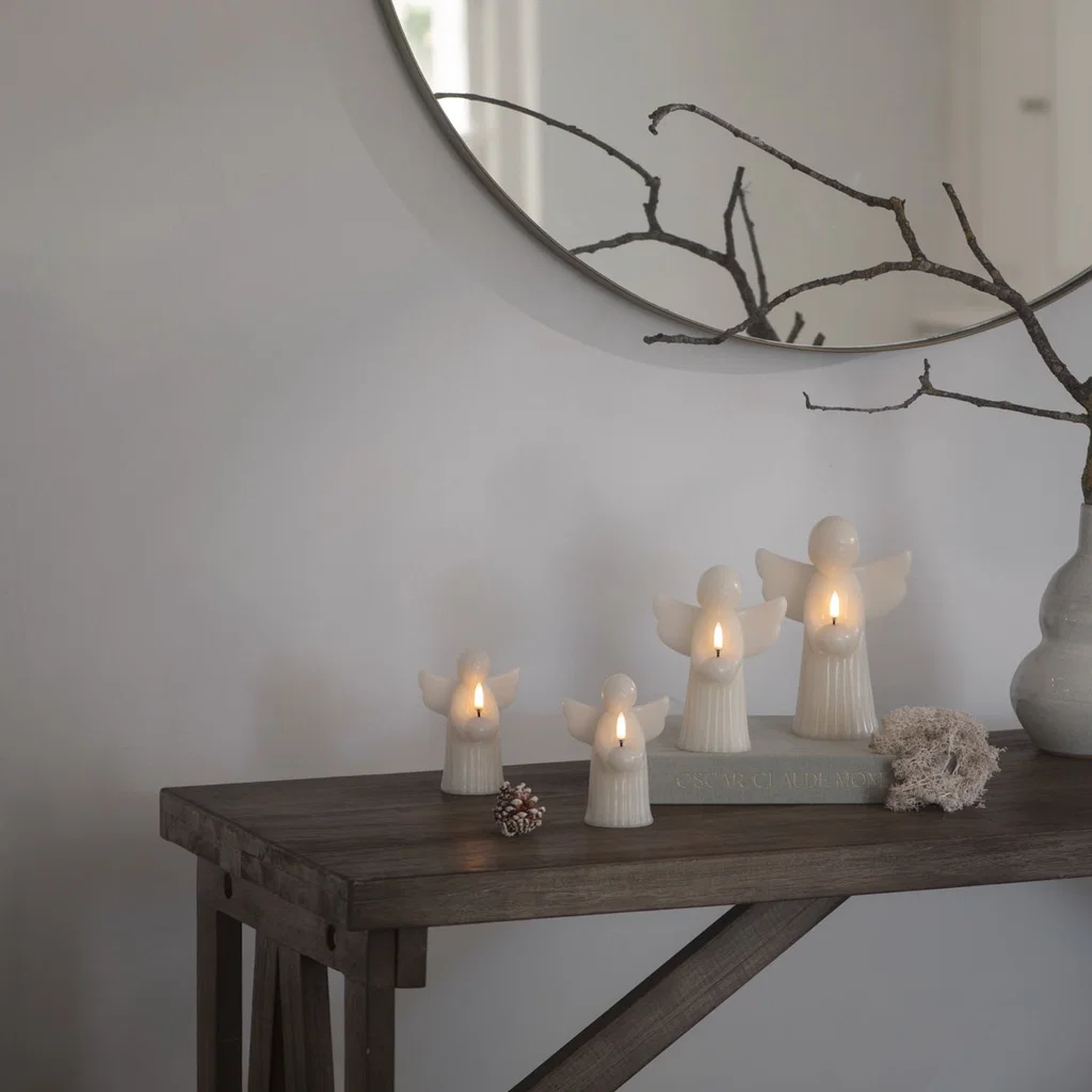 Weihnachtsdeko, Engel, Kerzen, Tischdeko, Holztisch