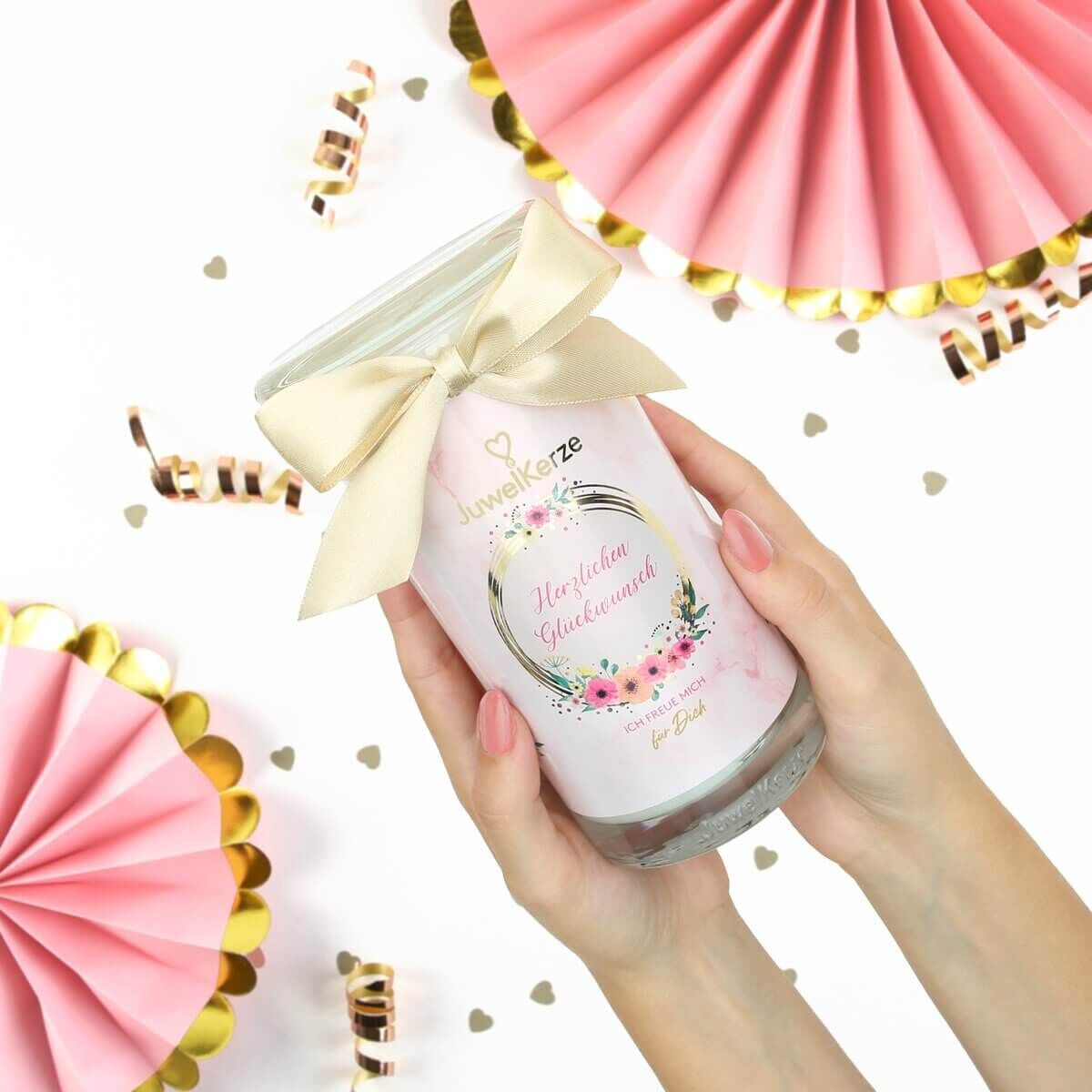 1169694f9edbd6b30bbb678f2d26db8cc987b82a_made_by_you_duftkerze_mit_schmuck_juwelkerze_gallery_2_cd9b6c34-160f-430d-903d-b97850b01075_2048x Herzlichen Glückwunsch (Halskette) 400g