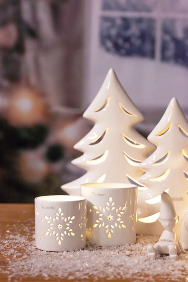 Weihnachtsbaum Tiana LED 23cm cremeweiß Porzellan, Kerzenhalter, Wachsleuchte, Winterdeko, Schneeflocke
