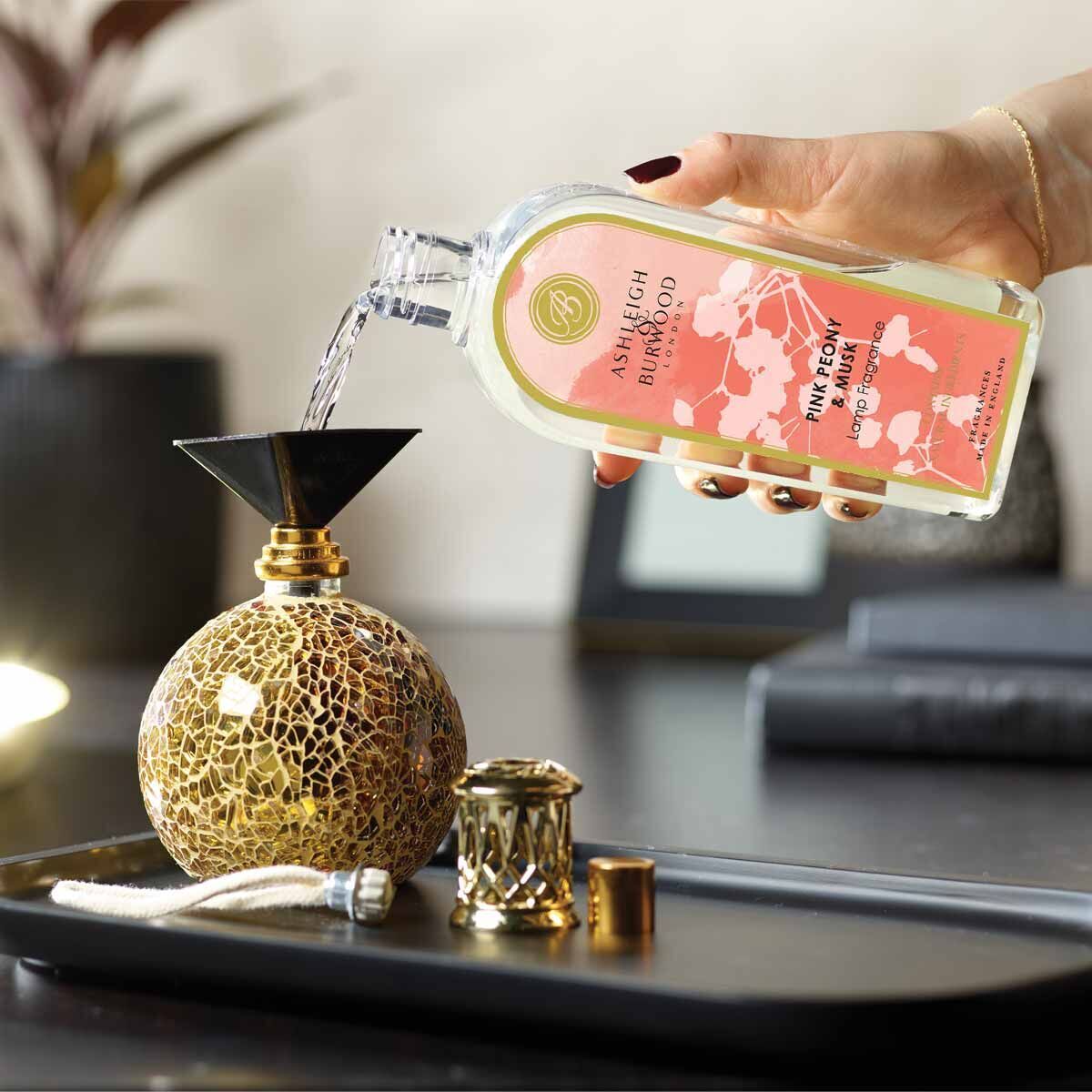 Pink Peony & Musk 500ml Duftlampenöl Nachfüller Pink Peony & Musk 500ml Duftlampenöl Nachfüller