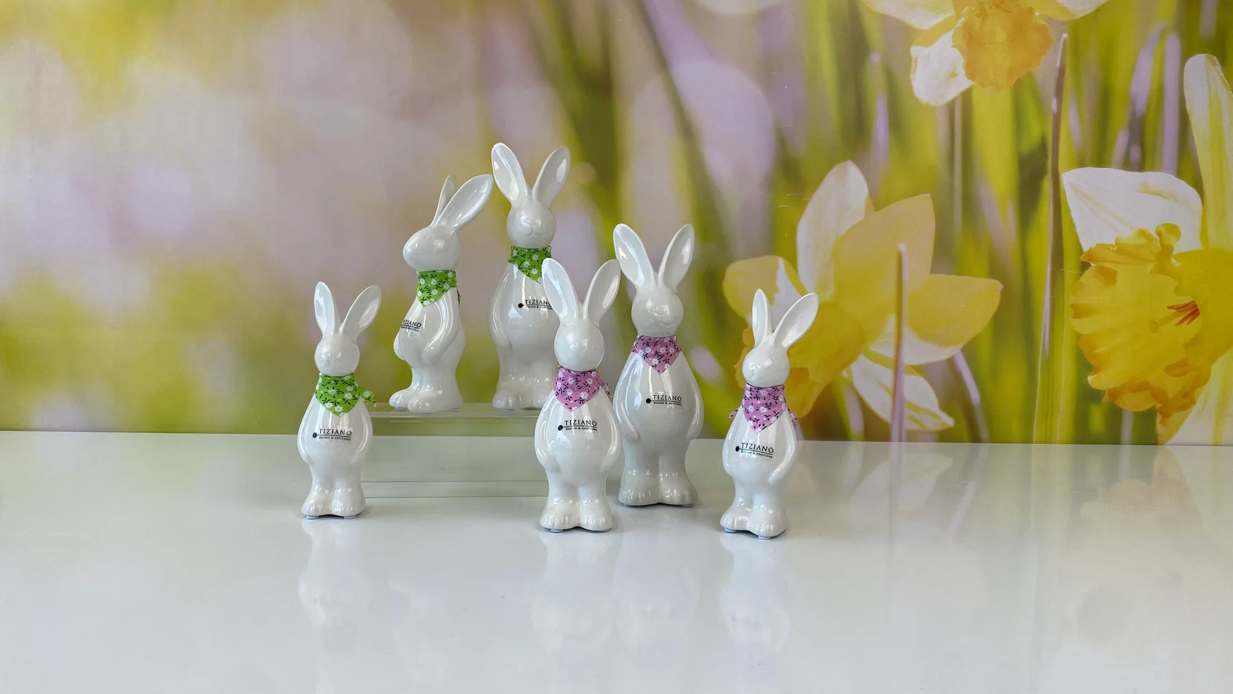 Hase Gabrio mit Halstuch grün 16cm cremeweiß