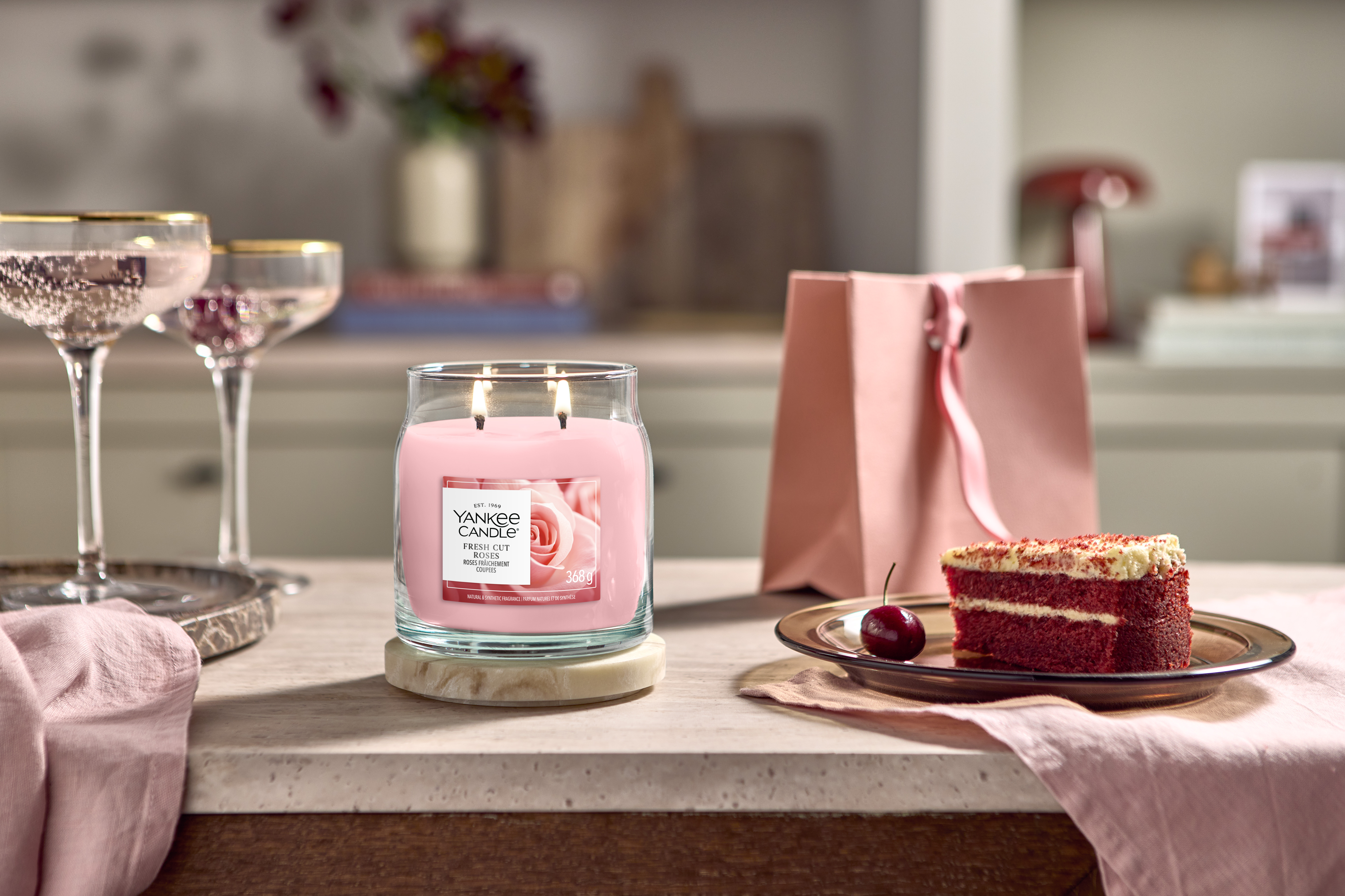 Fresh Cut Roses Signature Medium Jar 368g 2-Docht