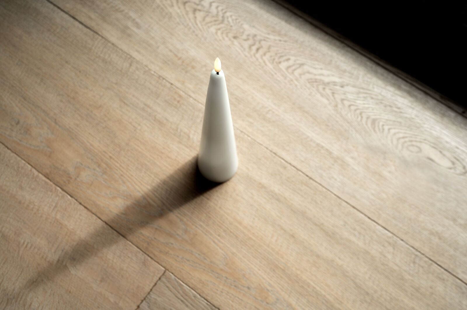 Uyuni LED Cone Candle 21,5 cm nordic white