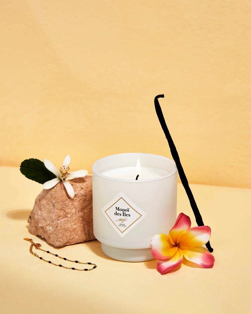 Monoi Blüte - Monoi de Iles - Armband mit cremefarbenen Perlen 200g Monoi Blüte - Monoi de Iles - Armband mit cremefarbenen Perlen 200g