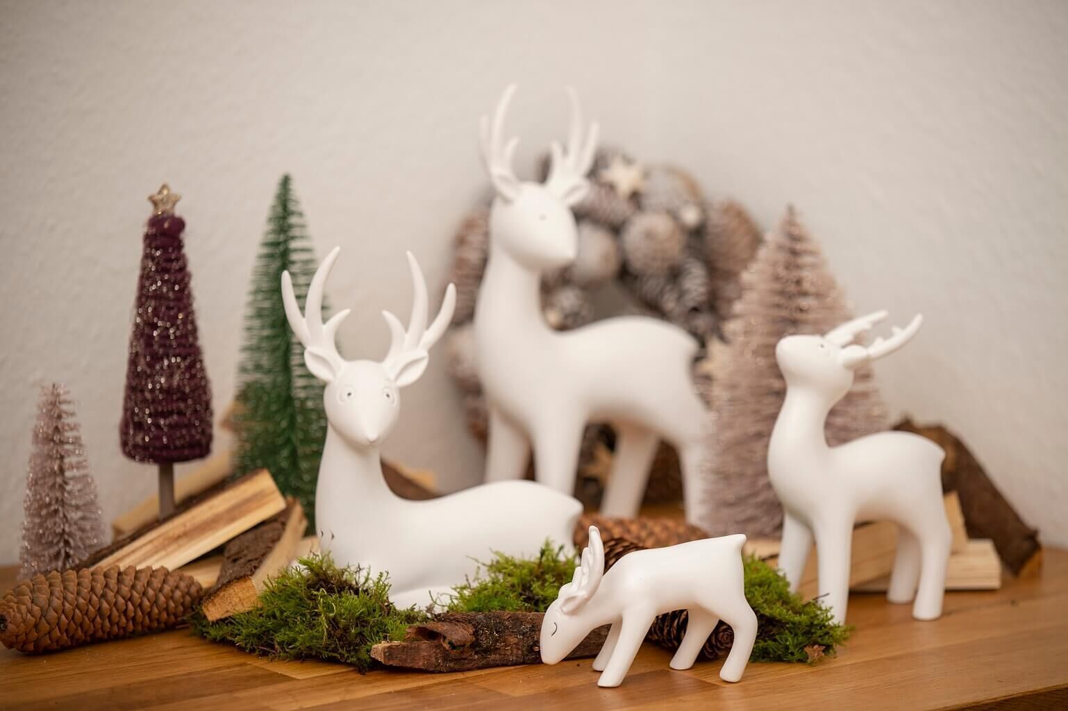 Hirsch Junus 17cm fressend