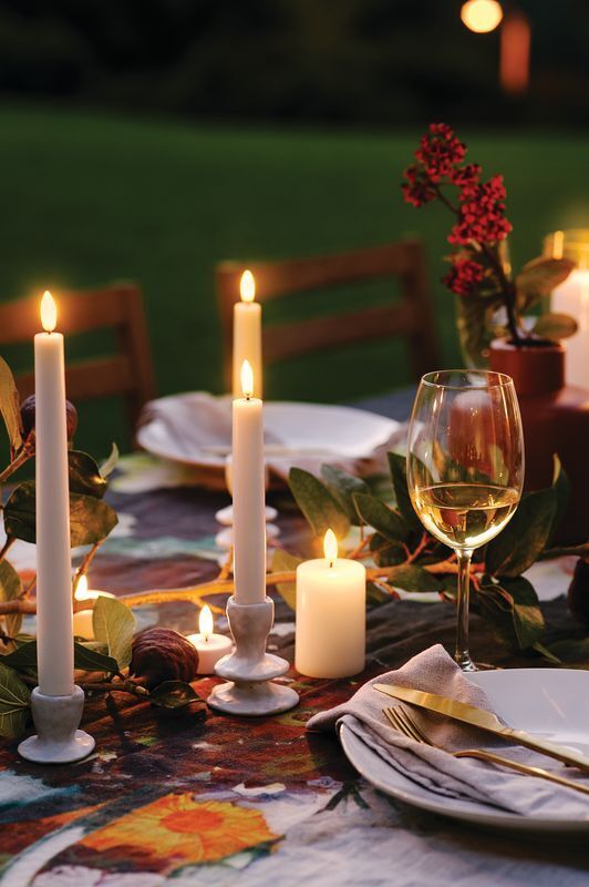 Uyuni-Lighting-Tapper-and-Pillar-Candles-on-dinner-table-small Uyuni LED Tafelkerze 75cm nordic white