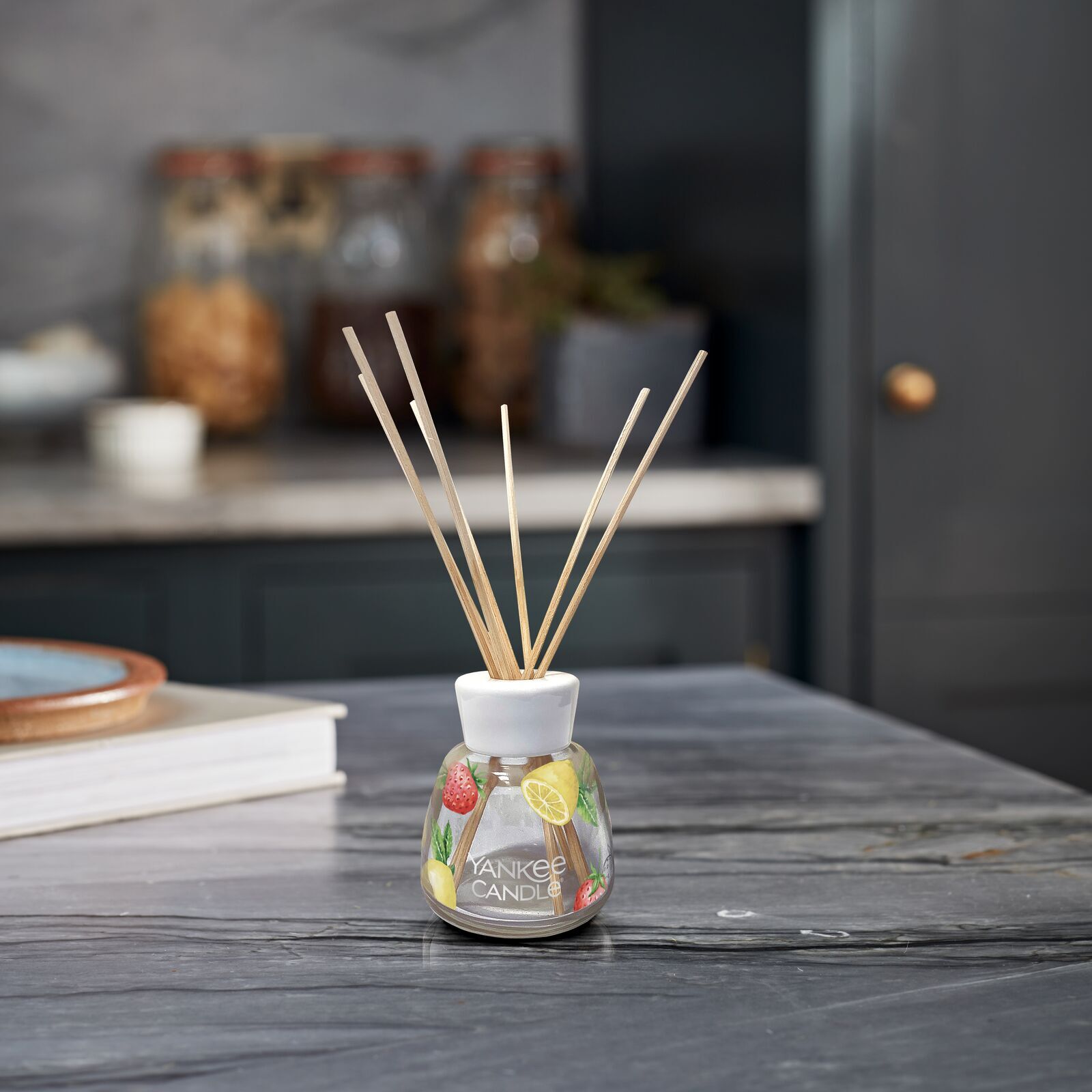 Iced Berry Lemonade Signature Reed Diffuser 100ml Iced Berry Lemonade Signature Reed Diffuser 100ml