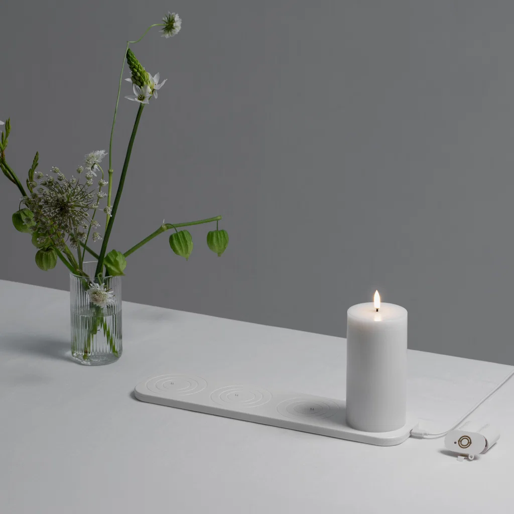 Rechargeable battery pack, pillar insert, C vase, flowers, candle, electric candle warmer, flat white surface