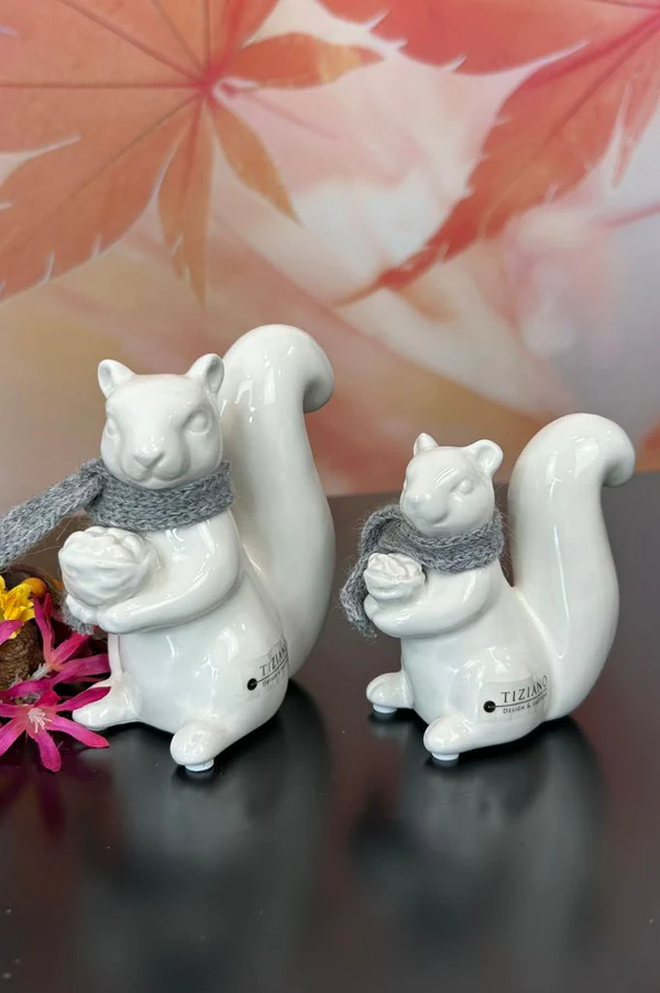 Eichhörnchen Robert mit Nuss 13cm cremeweiß Eichhörnchen Robert mit Nuss 13cm cremeweiß