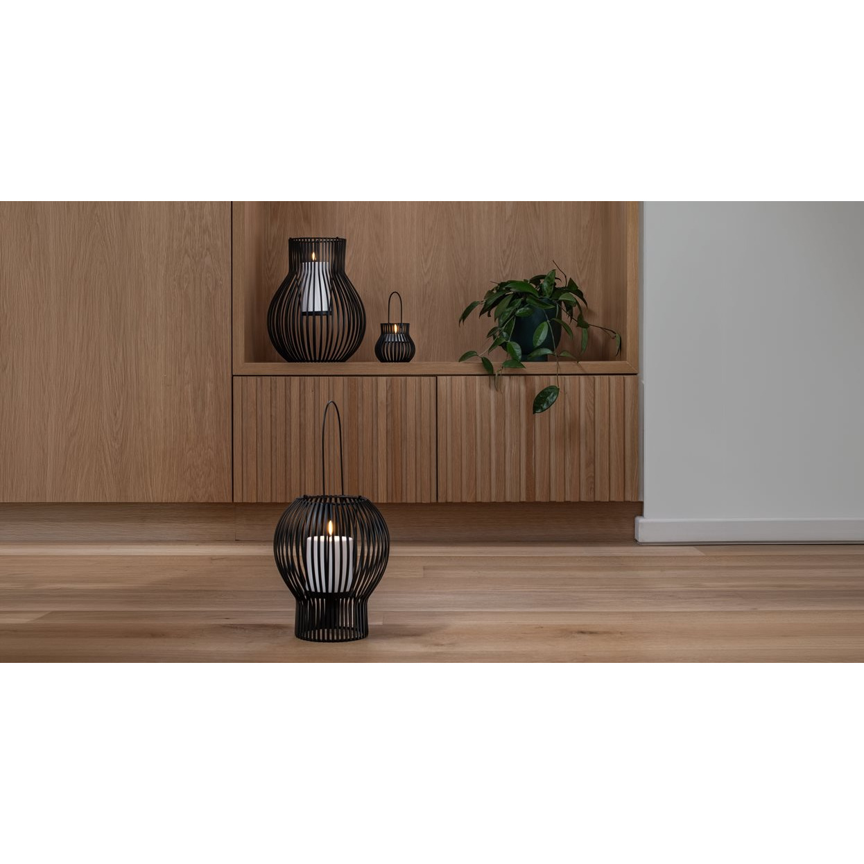 Upside Down Lantern von Piffany, Outdoor, Medium, Light Grey Lampen, Korb-Lampe, Dekoration, Holzsideboard, Raumdeko