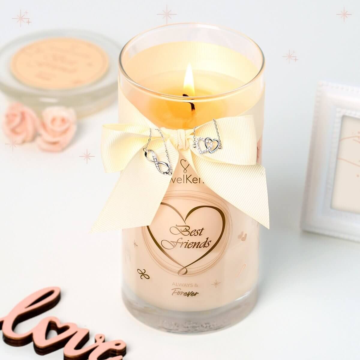 8ca9ee5f9e1b2b83109b40e2a21ab826e5b2340f_best_friends_duftkerze_mit_schmuck_juwelkerze_gallery_3_05820b7d-c7d5-4602-bf98-833f17bd625e_2048x Best Friends (Armband) 400g