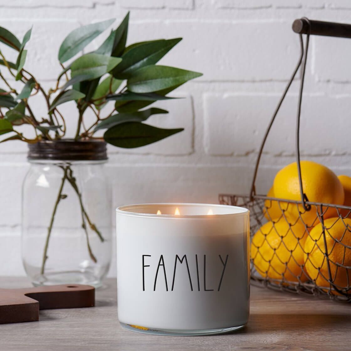 sugared-pralines-farmhouse-collection-family-3-docht-kerze-411g_2 FAMILY Sugared Pralines 411g (3-Docht) Farmhouse Collection