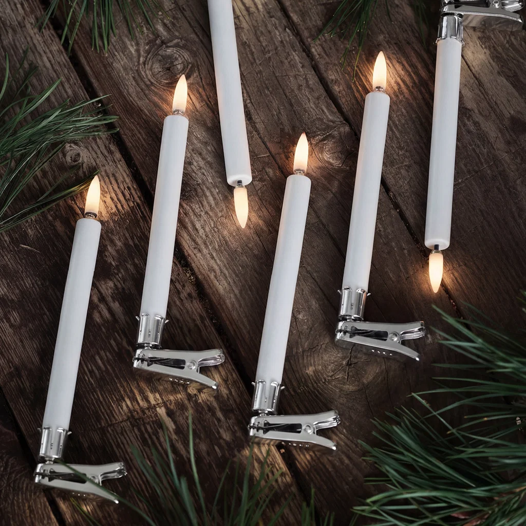 Clips mini taper candle mit Metallhalter, silber, 6 Stück Weihnachtskerzen, LED-Kerzen, Klimpernde Kerzen, Silberclip, Holzdielen