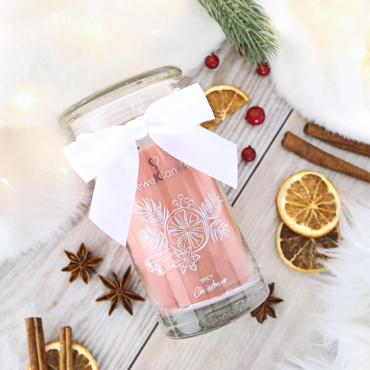 f60149c0d92e6f6c653c1d2bf54abed9dfa9cf69_spicy_christmas_scented_candle_with_jewel_jewelcandle_gallery_3_82725eb2-759f-4e57-a1fe-fc1f87910fa4 Spicy Christmas (Armband) 400g Swarovski Edition