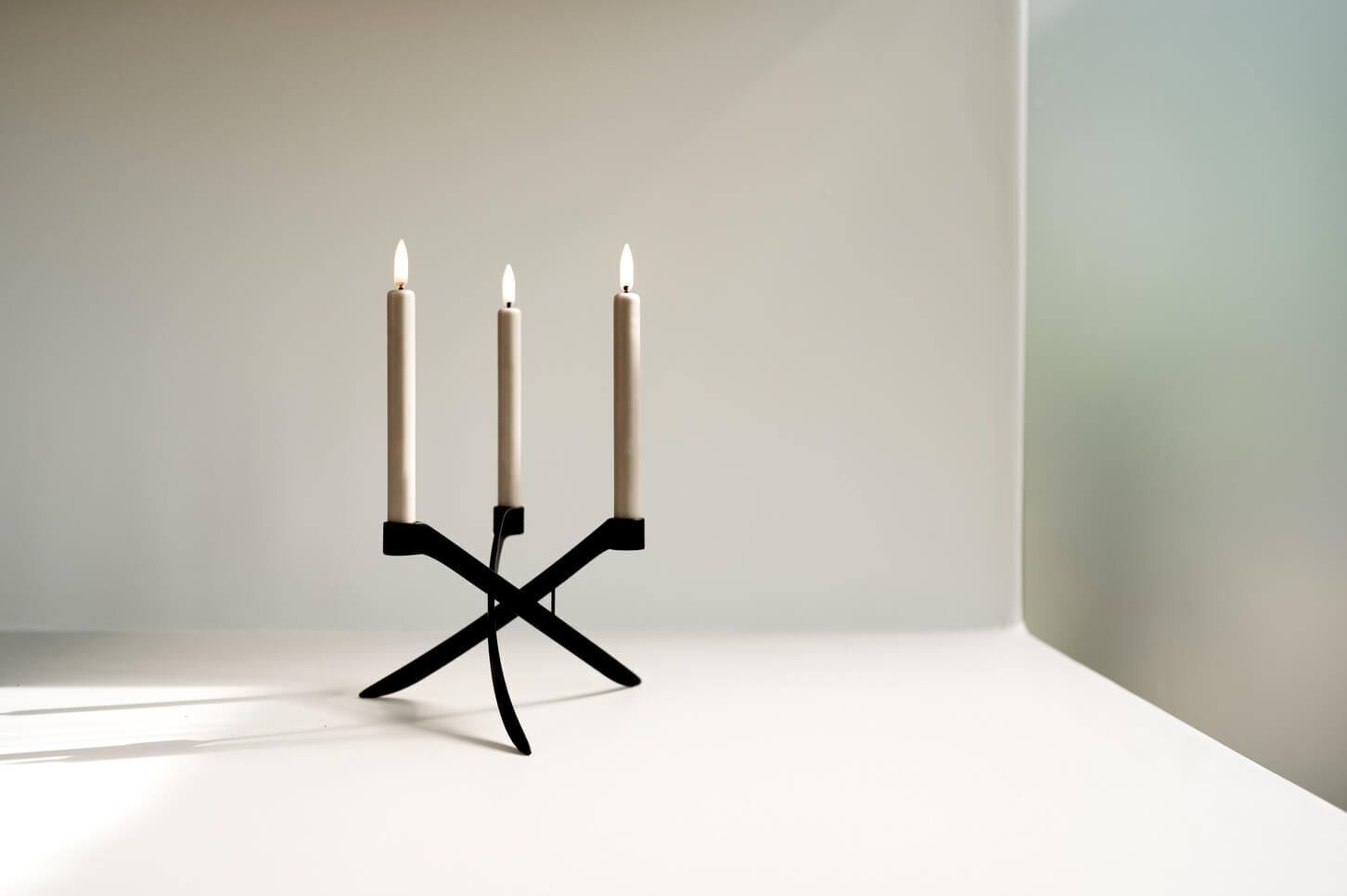 Uyuni Tafelkerzenhalter LightArch mattschwarz Uyuni Tafelkerzenhalter LightArch mattschwarz