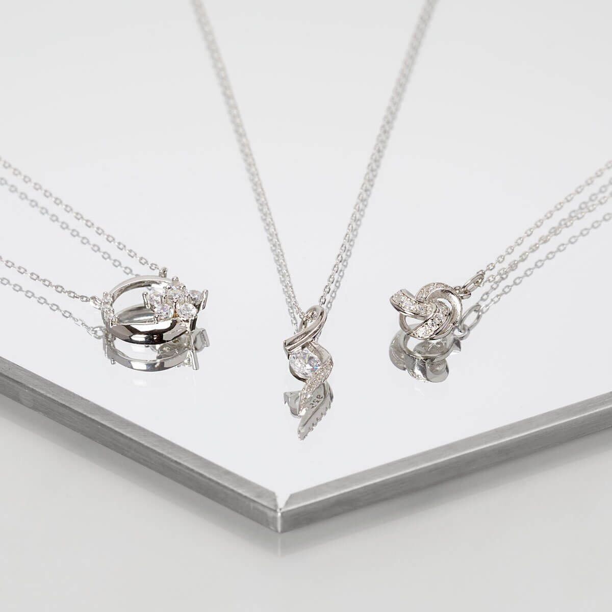 1b5dc6212b3084ef1f636dcfbdacd6d21b87acf9_charming_scented_candle_with_jewel_jewelcandle_jewellery_gallery_2_c5965585-092d-47bc-b69f-fd37831cc5ec_2048x Charming (Halskette) 400g Luxury Edition