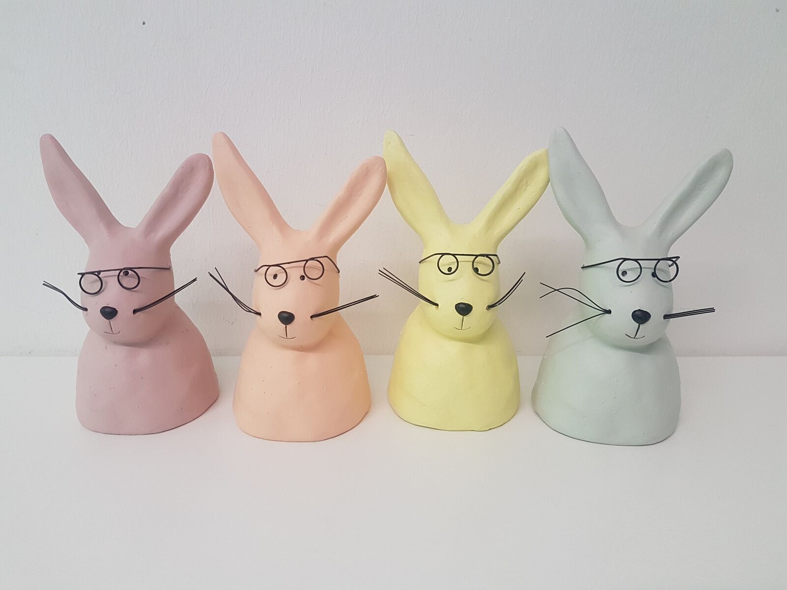 Nerdy Deko-Hase mit Brille S gelb