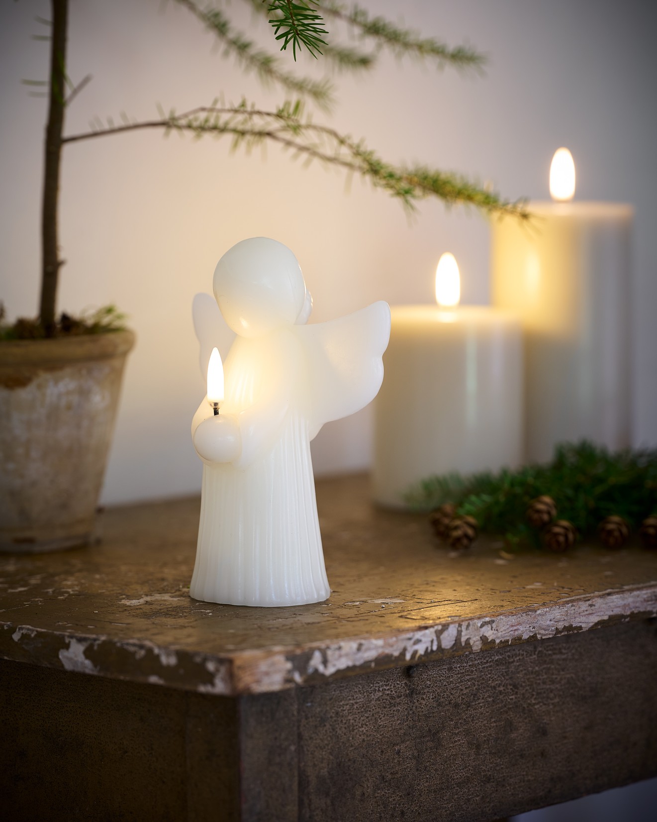 Uyuni LED Kerze Angel oyster grey 11x15,5cm