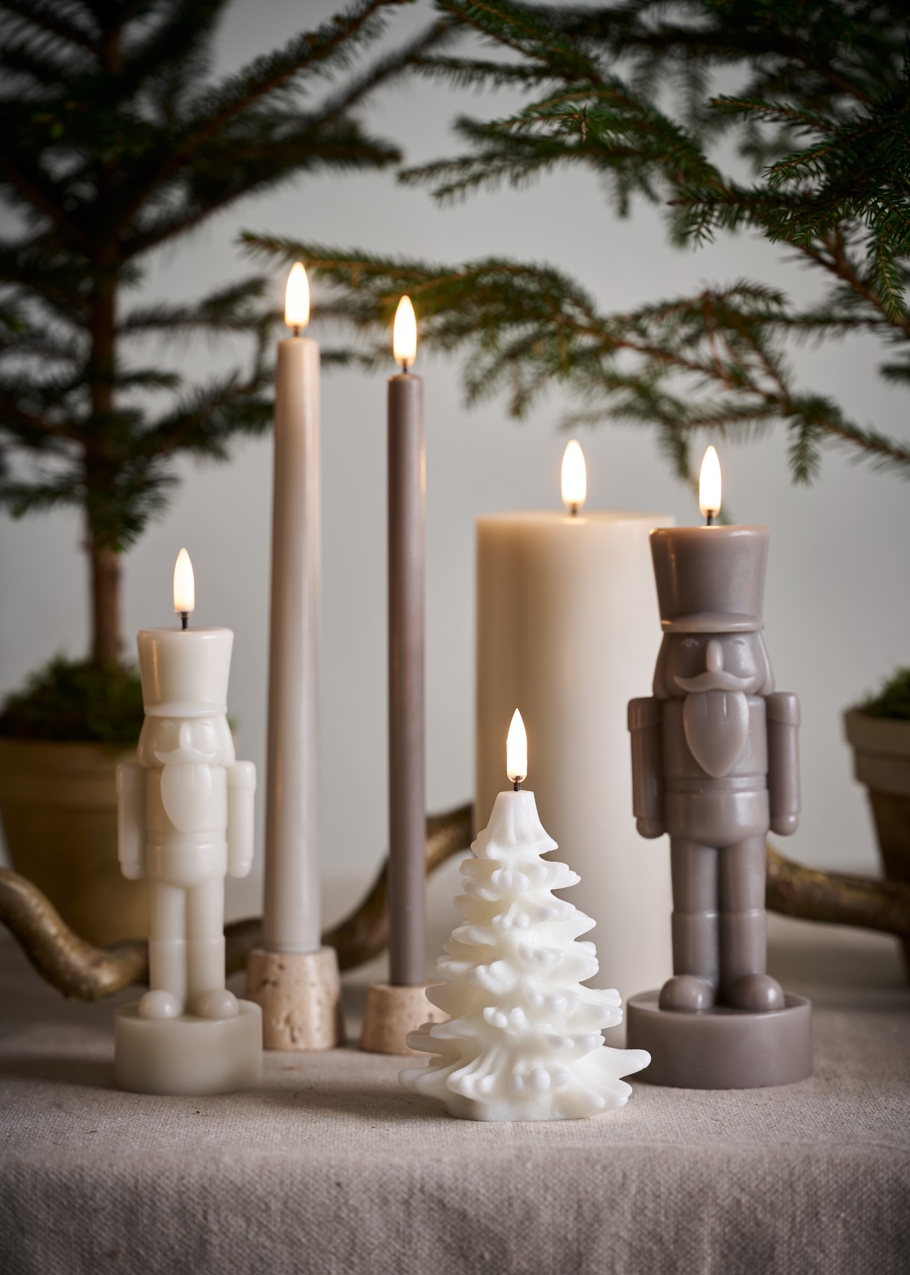 Uyuni LED Kerze Nutcracker oyster grey 6x16,5cm Uyuni LED Kerze Nutcracker oyster grey 6x16,5cm