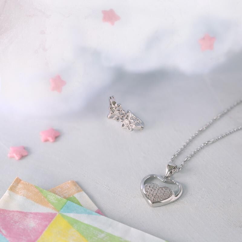 9db08d5180283a29da4a0d41928c7493141fb069_blueberry_pancakes_scented_candle_with_jewel_jewelcandle_gallery_picture_2_800x New Blueberry Pancakes (Armband) 400g Swarovski Edition