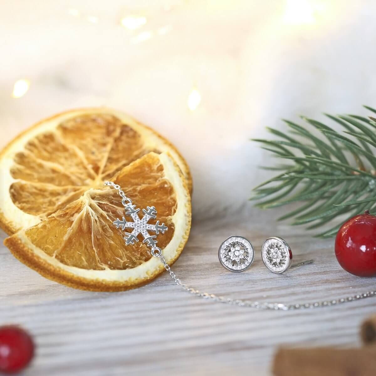 e003f03df88e613ebdfb7d2b7f77534ea7c6153a_spicy_christmas_scented_candle_with_jewel_jewelcandle_gallery_1_c9acab66-4c6a-448c-abd5-c68bc81c44f9 Spicy Christmas (Armband) 400g Swarovski Edition