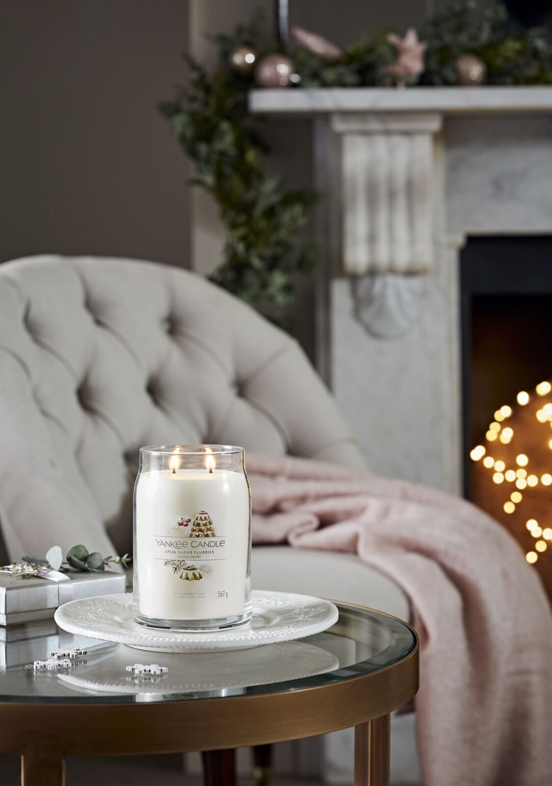 Spun Sugar Flurries Signature Jar 567g 2-Docht