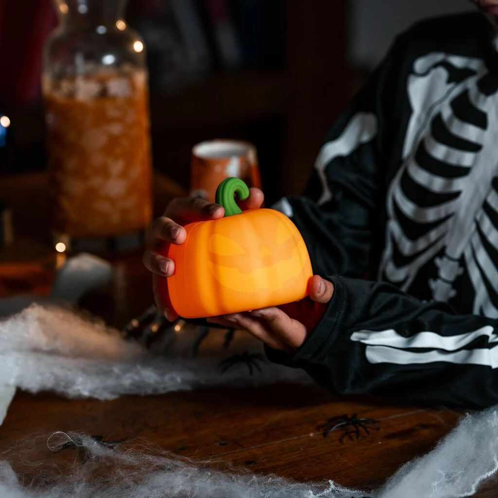 Legami Soft Dreams wiederaufladbares Nachtlicht Pumpkin Halloween, Kürbis, Kunststoffkürbis, Oranger Kürbis, Gravierter Kürbis