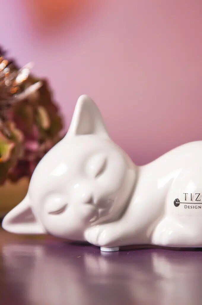 Katze Sedira liegend 14cm cremeweiß