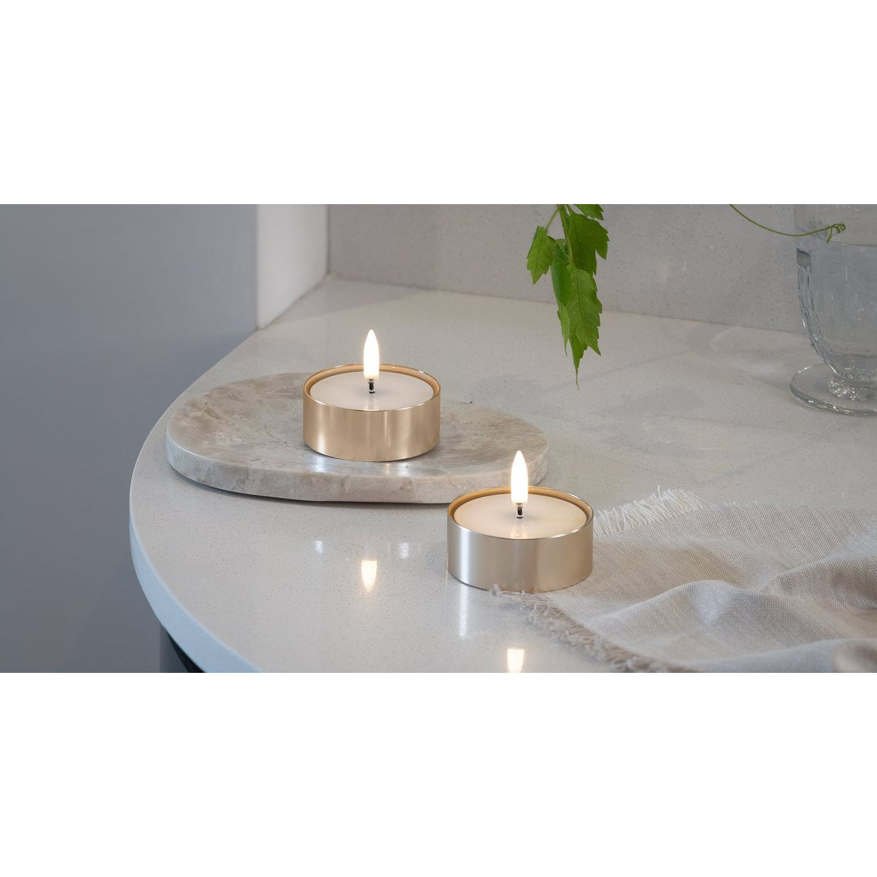 Piffany LED Melted Maxi Teelicht 6,3x2,3 cm 2er-Set Teelichter, Kerzenlicht, Tischdeko, Runde Kerze, Minimalistisch