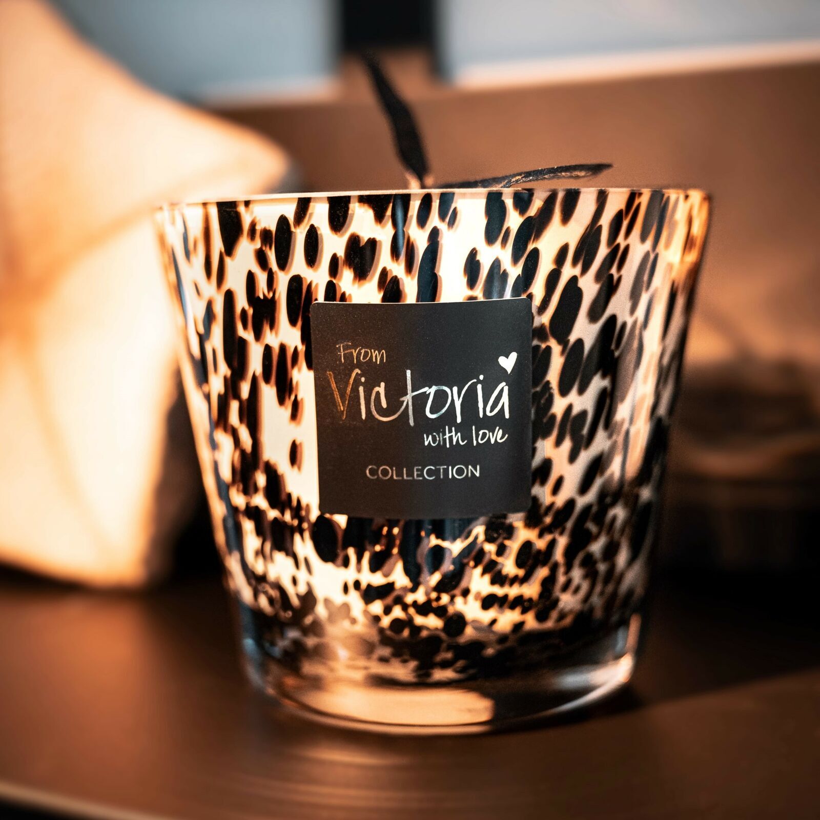 victoria-with-love5-scaled Dots White 777g