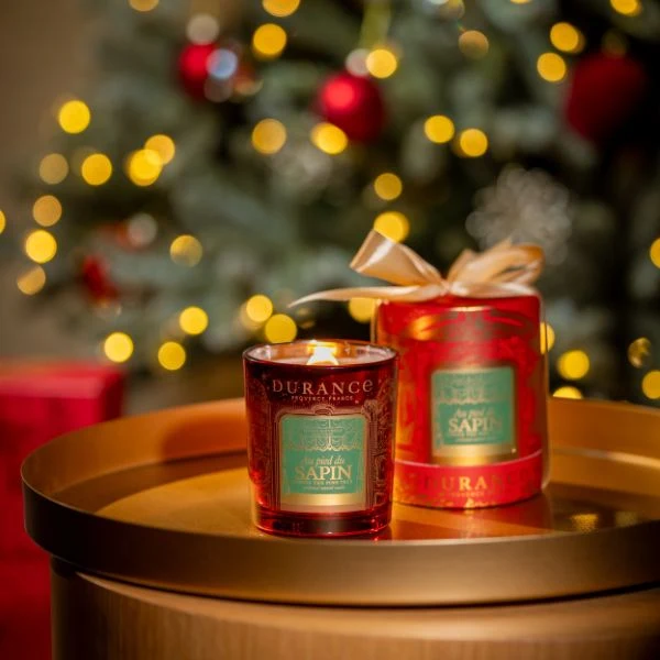 kerze, duftkerze, gläserne kerze, weihnachtsdeko, goldene tafel