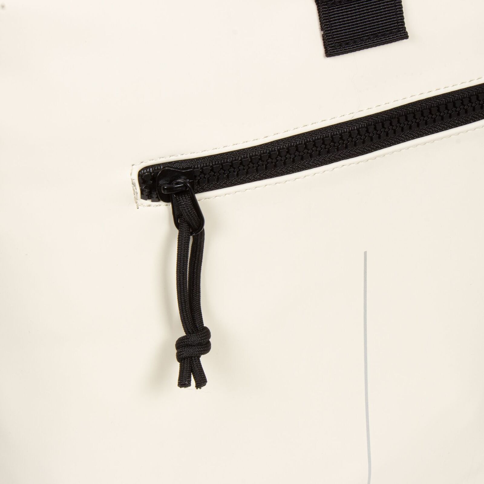 Xlgc4teI Mart - New York Rolltop Rucksack weiß