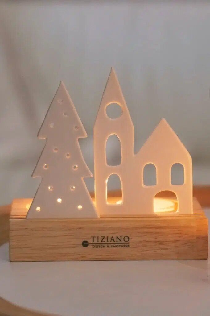 Sandane-Haus-und-Tanne Lichtobjekt Sandane Haus 12cm cremeweiß